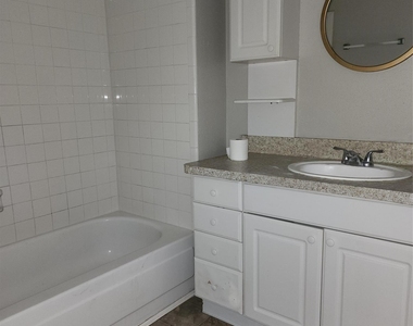 6938 Foxbrook Drive - Photo Thumbnail 10
