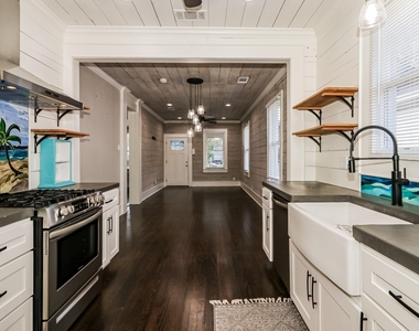 4715 Avenue P 1/2 - Photo Thumbnail 3