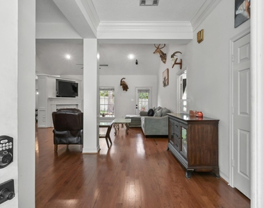 113 Inverness Drive - Photo Thumbnail 3