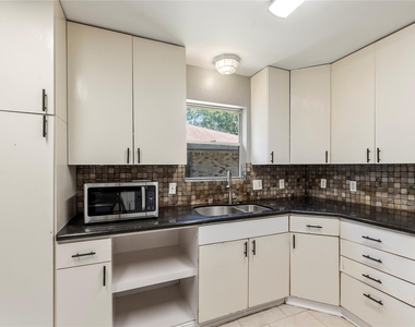 4014 Mona Lee Lane - Photo Thumbnail 10