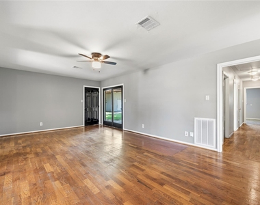4014 Mona Lee Lane - Photo Thumbnail 7