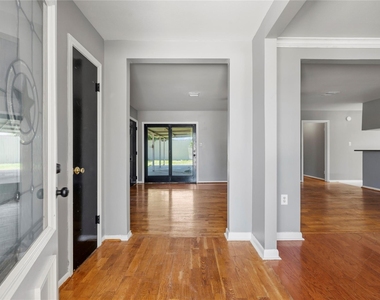 4014 Mona Lee Lane - Photo Thumbnail 4