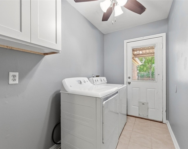 4014 Mona Lee Lane - Photo Thumbnail 13