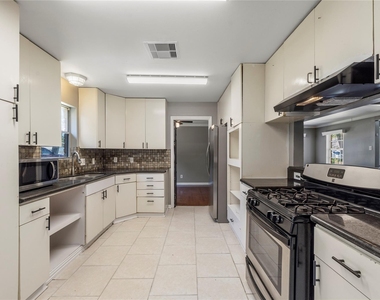 4014 Mona Lee Lane - Photo Thumbnail 9
