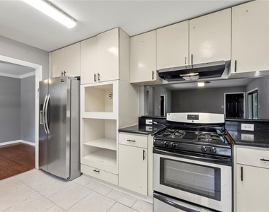 4014 Mona Lee Lane - Photo Thumbnail 11