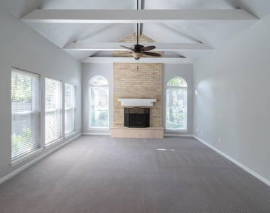 10 Coralvine Court - Photo Thumbnail 8