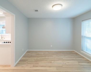 10 Coralvine Court - Photo Thumbnail 16