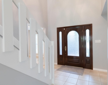 10 Coralvine Court - Photo Thumbnail 7