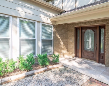 10 Coralvine Court - Photo Thumbnail 5