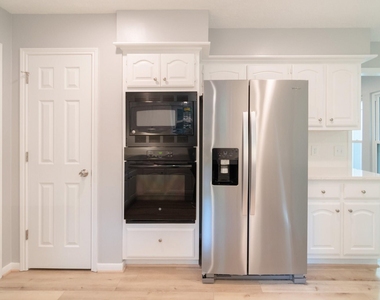 10 Coralvine Court - Photo Thumbnail 13