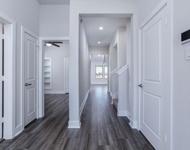7603 Coral Lake Drive - Photo Thumbnail 5