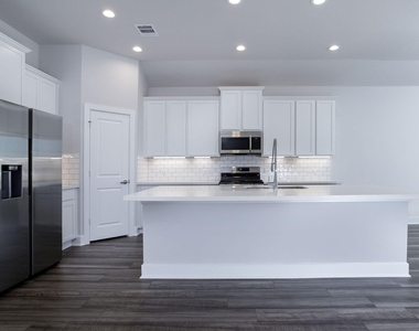 7603 Coral Lake Drive - Photo Thumbnail 8