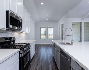 7603 Coral Lake Drive - Photo Thumbnail 9