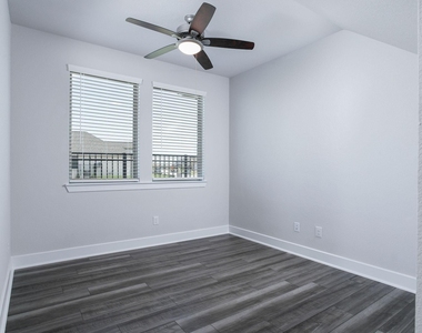 7603 Coral Lake Drive - Photo Thumbnail 11