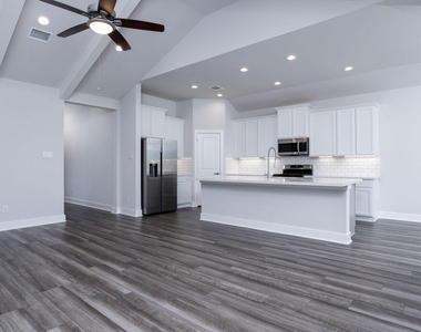 7603 Coral Lake Drive - Photo Thumbnail 4