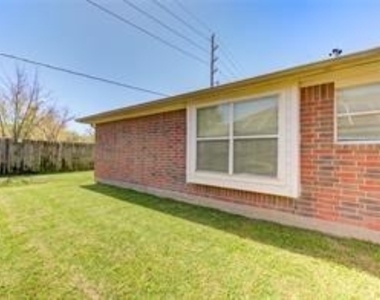 5349 Pinewood Terrace - Photo Thumbnail 31