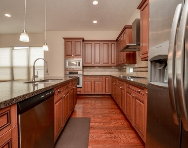 5311 Lillian - Photo Thumbnail 6