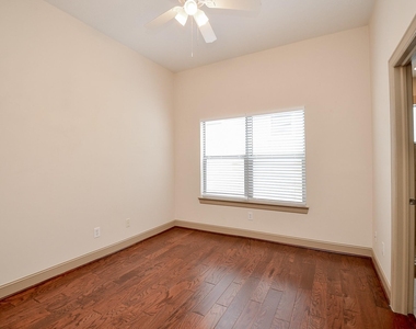 5311 Lillian - Photo Thumbnail 26
