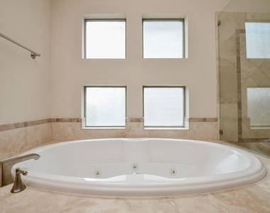 5311 Lillian - Photo Thumbnail 18