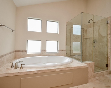 5311 Lillian - Photo Thumbnail 19