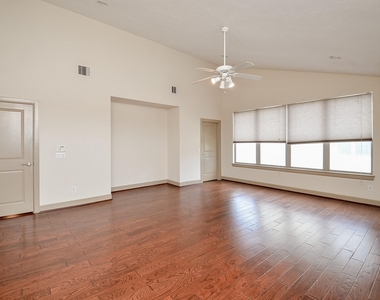5311 Lillian - Photo Thumbnail 16