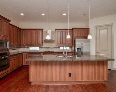 5311 Lillian - Photo Thumbnail 5