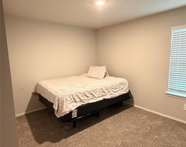 2406 Heeney Park Lane - Photo Thumbnail 4