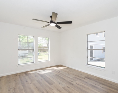 211 W South Street - Photo Thumbnail 7