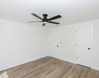 211 W South Street - Photo Thumbnail 6