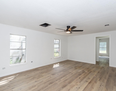 211 W South Street - Photo Thumbnail 20