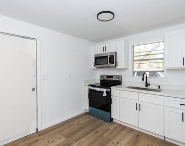 211 W South Street - Photo Thumbnail 16