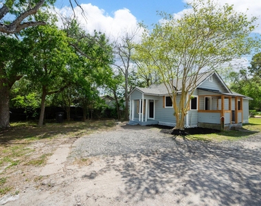 211 W South Street - Photo Thumbnail 4