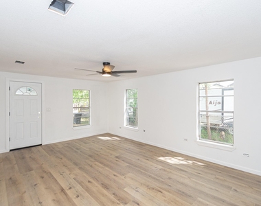 211 W South Street - Photo Thumbnail 13