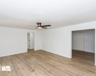 211 W South Street - Photo Thumbnail 15