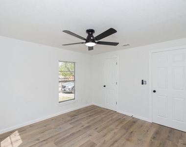 211 W South Street - Photo Thumbnail 19