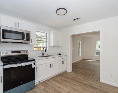 211 W South Street - Photo Thumbnail 17