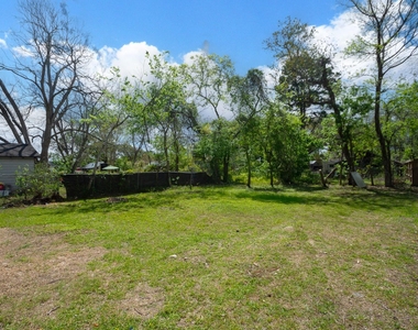 211 W South Street - Photo Thumbnail 3