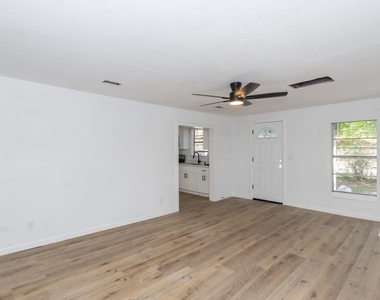 211 W South Street - Photo Thumbnail 14