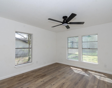 211 W South Street - Photo Thumbnail 5