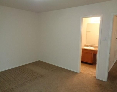 16746 Fallen Timbers Dr - Photo Thumbnail 17