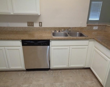 16746 Fallen Timbers Dr - Photo Thumbnail 4