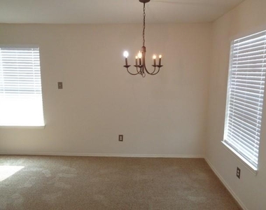 16746 Fallen Timbers Dr - Photo Thumbnail 8