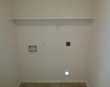 16746 Fallen Timbers Dr - Photo Thumbnail 10