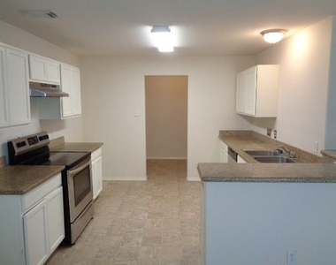 16746 Fallen Timbers Dr - Photo Thumbnail 5