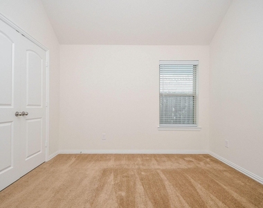 6142 Thief River Falls Drive - Photo Thumbnail 35