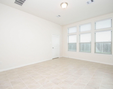 6142 Thief River Falls Drive - Photo Thumbnail 19