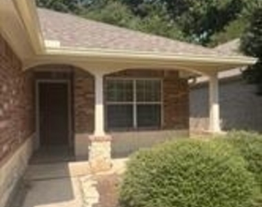 129 Clear Water Street W - Photo Thumbnail 2