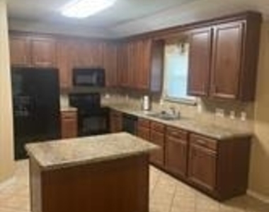 129 Clear Water Street W - Photo Thumbnail 5