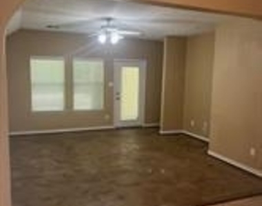 129 Clear Water Street W - Photo Thumbnail 3