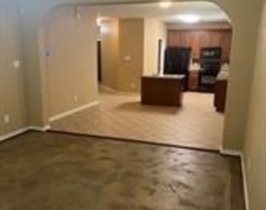 129 Clear Water Street W - Photo Thumbnail 4
